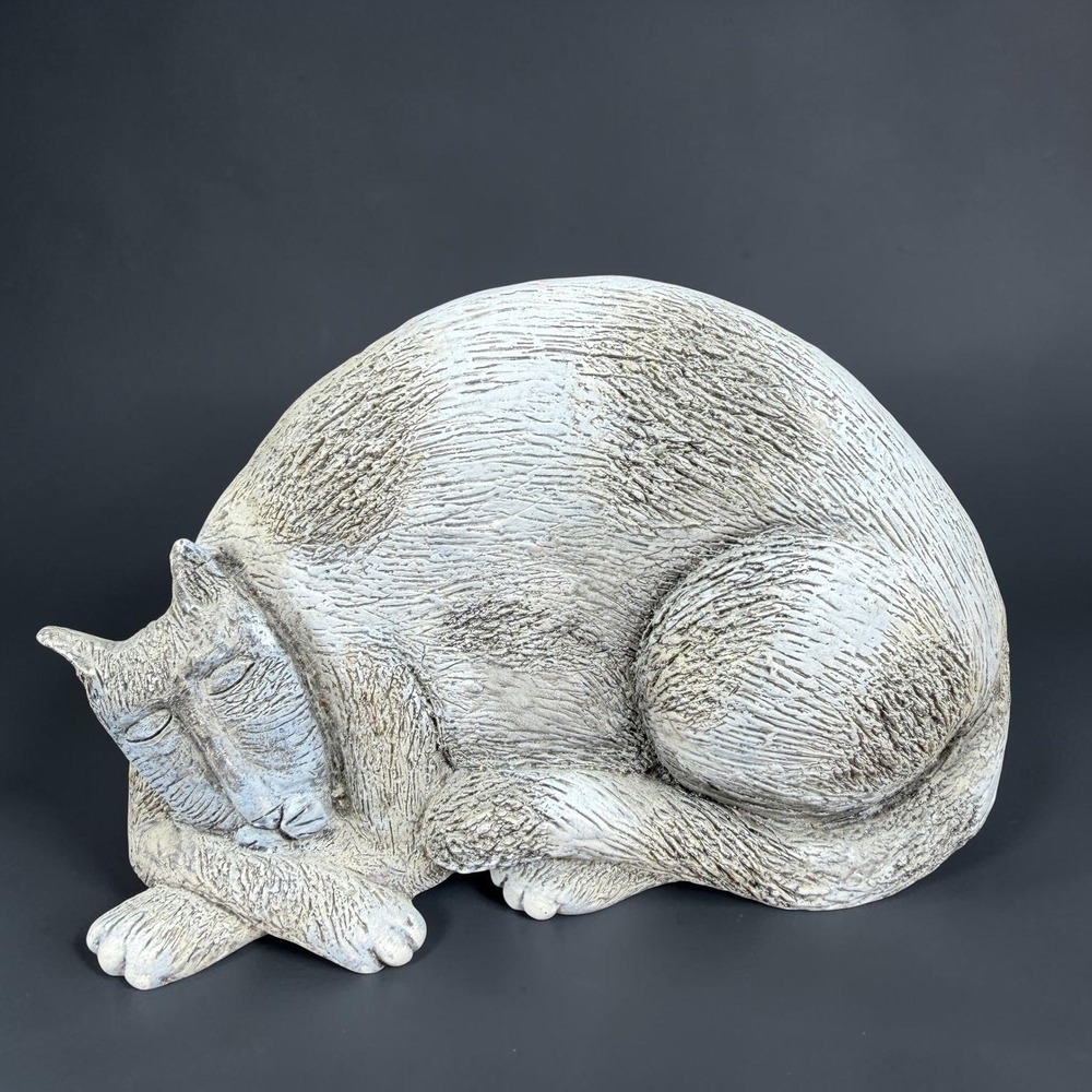 Marsha McCarthy Signed‎ Sleeping Cat Figurine Textured Gray White Sculpture 5in